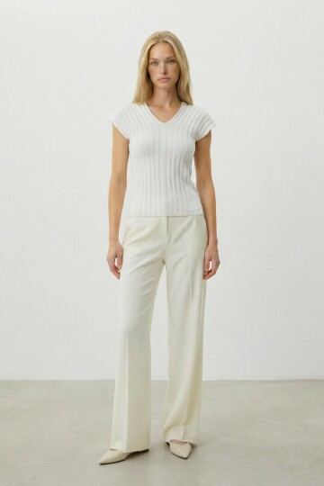 Beyaz Ön Arka V Yaka Ajurlu Yazlık Triko Bluz