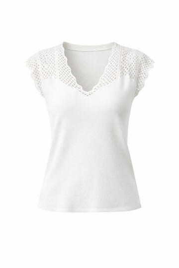 Beyaz V Yaka Delik Ajurlu Mevsimlik Triko Bluz