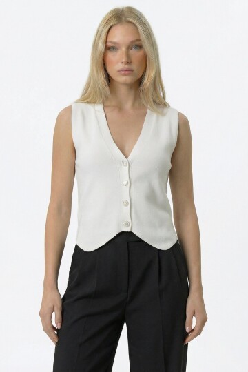 Beyaz V Yaka Düğmeli Yazlık Triko Yelek