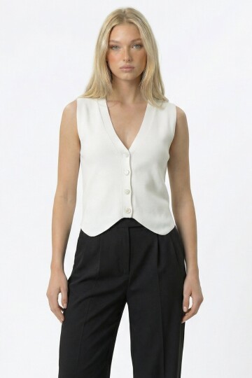 Beyaz V Yaka Düğmeli Yazlık Triko Yelek