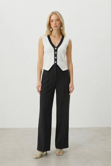 Beyaz V Yaka Renk Bloklu Triko Yelek