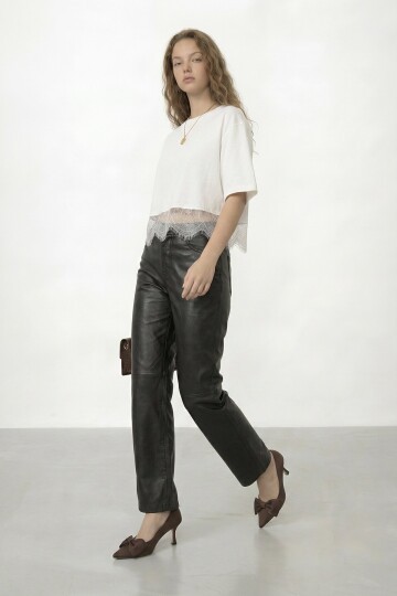 Bisiklet Yaka Dantel Detaylı Crop T-Shirt