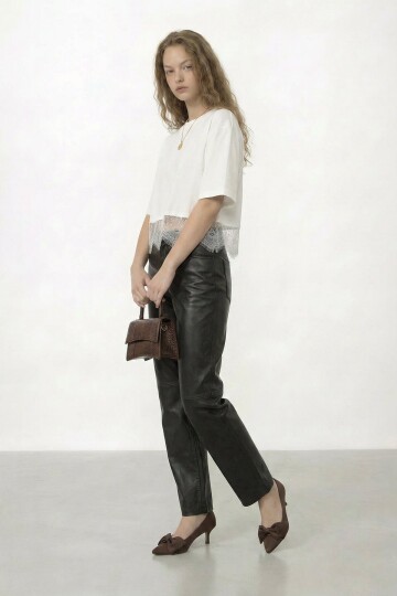 Bisiklet Yaka Dantel Detaylı Crop T-Shirt