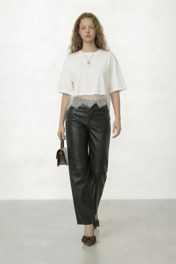 Bisiklet Yaka Dantel Detaylı Crop T-Shirt