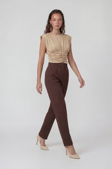 Bisiklet Yaka Drape Detaylı Vatkalı Sandy Bluz