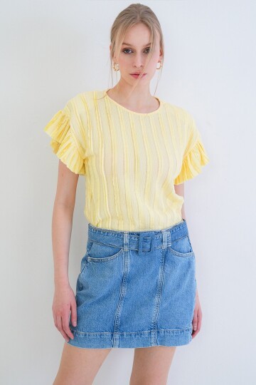 Bisiklet Yaka Kolları Fırfırlı Örme Bluz