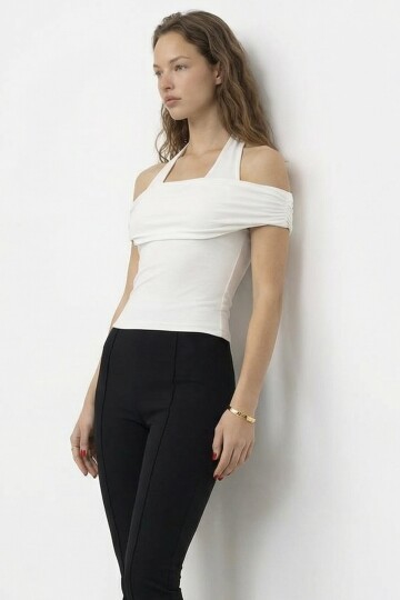 Boyundan Askılı Drapeli Dar Kalıp Bluz