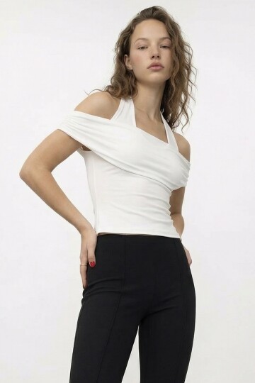 Boyundan Askılı Drapeli Dar Kalıp Bluz