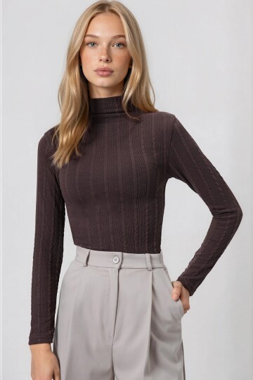 Dik Yaka Ajurlu Likralı Triko Kumaş Bluz