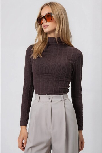 Dik Yaka Ajurlu Likralı Triko Kumaş Bluz