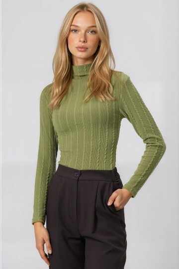 Dik Yaka Ajurlu Likralı Triko Kumaş Bluz