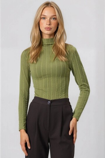 Dik Yaka Ajurlu Likralı Triko Kumaş Bluz