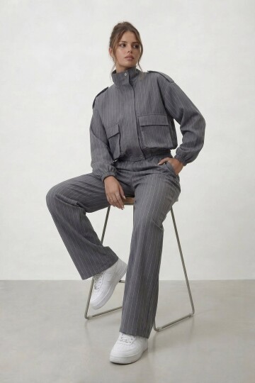 Dik Yaka Çizgili Cepli Ceket Ve Bol Paça Pantolon Takım