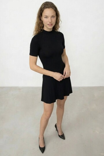 Dik Yaka Kısa Kol Kloş Mini Elbise