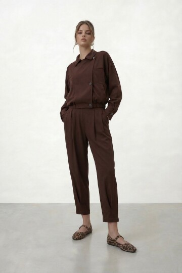 Düğmeli Crop Ceket Ve Pile Detaylı Pantolon Takım