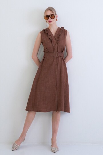 Düğmeli Önü Fırfır Detaylı Kendindn Kemerli Sofia Keten Dokuma Elbise