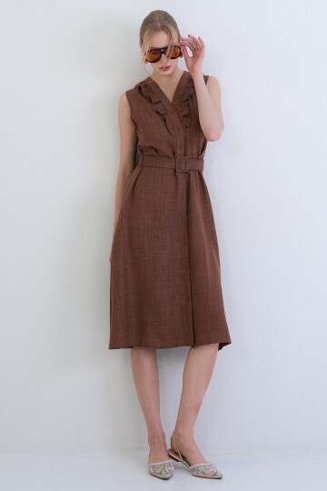 Düğmeli Önü Fırfır Detaylı Kendindn Kemerli Sofia Keten Dokuma Elbise