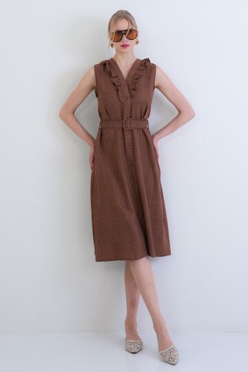 Düğmeli Önü Fırfır Detaylı Kendindn Kemerli Sofia Keten Dokuma Elbise