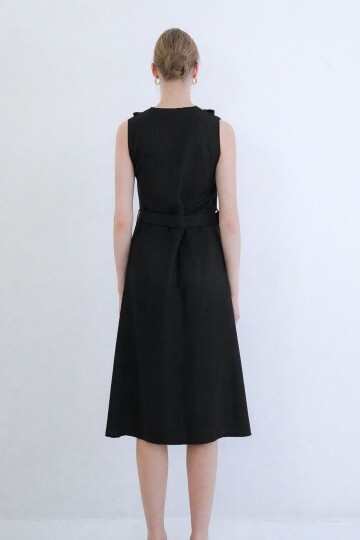 Düğmeli Önü Fırfır Detaylı Kendindn Kemerli Sofia Keten Dokuma Elbise