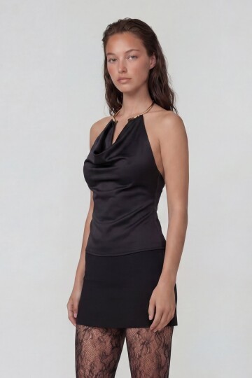 Gold Metal Aksesuarlı Degaje Yaka Sandy Bluz