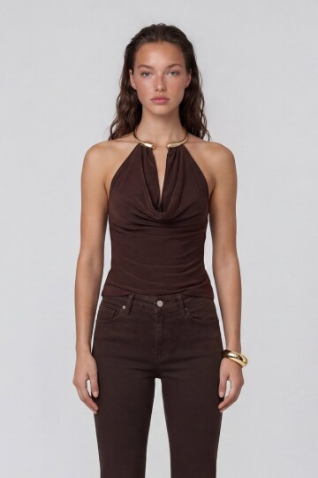 Gold Metal Aksesuarlı Degaje Yaka Sandy Bluz