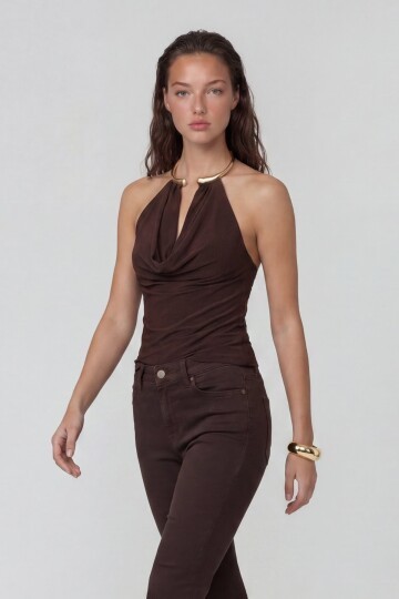 Gold Metal Aksesuarlı Degaje Yaka Sandy Bluz