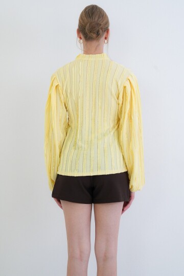 Hakim Yaka Önü Düğmeli Balon Kol Fırfır Kumaş Gömlek Bluz