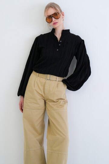 Hakim Yaka Önü Düğmeli Balon Kol Fırfır Kumaş Gömlek Bluz