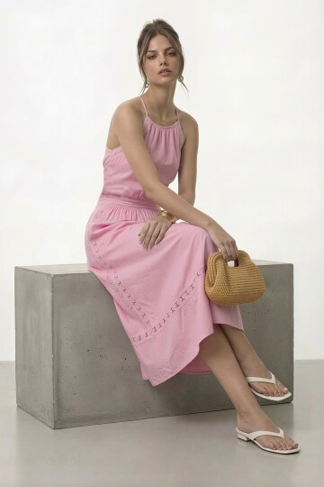 Halter Yaka Dantel Detaylı Midi Elbise