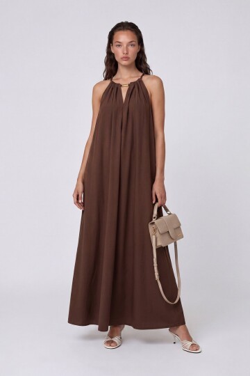Halter Yaka Metal Detaylı Maxi Elbise