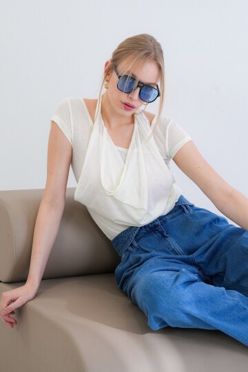 Havuz Yaka Degaje Detaylı Transparan Örme Bluz