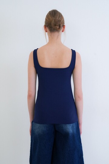 Kare Yaka İnce Askılı Sandy Kumaş Bluz