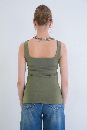 Kare Yaka İnce Askılı Sandy Kumaş Bluz