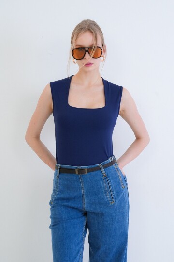 Kare Yaka Kalın Askılı Sandy Bluz