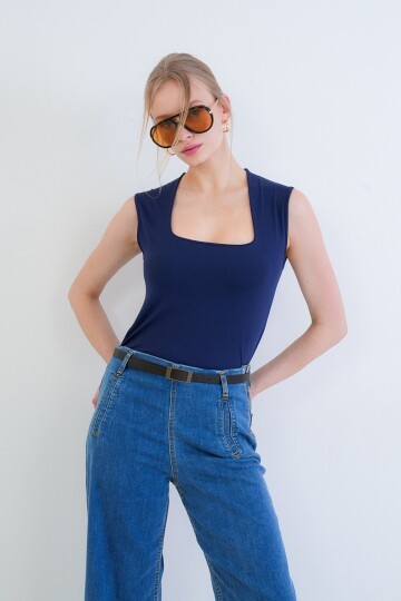 Kare Yaka Kalın Askılı Sandy Bluz