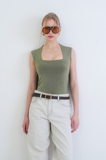 Kare Yaka Kalın Askılı Sandy Bluz