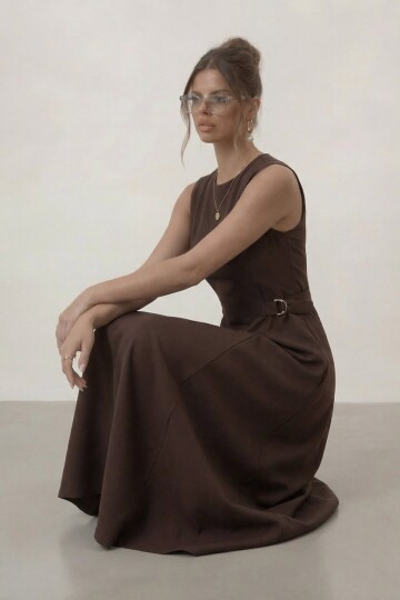 Kemer Detaylı Kolsuz Midi Elbise