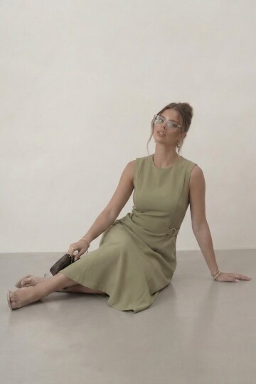 Kemer Detaylı Kolsuz Midi Elbise