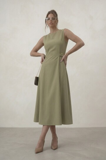 Kemer Detaylı Kolsuz Midi Elbise