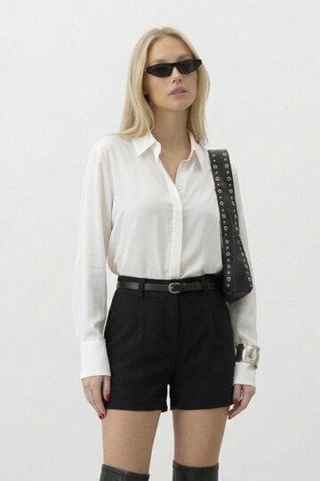 Kemer Detaylı Mini Şort