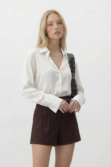 Kemer Detaylı Mini Şort