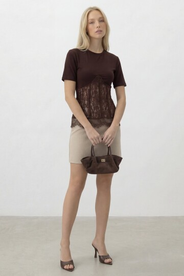 Kısa Kollu Dantel Detaylı Bluz