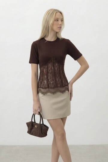 Kısa Kollu Dantel Detaylı Bluz