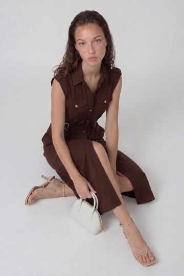 Kolsuz Gömlek Yaka Düğme Ve Kemer Detaylı Midi Elbise