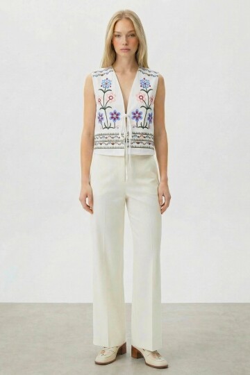 Krem Nakışlı Bağcık Detaylı Tasarım Ham Keten Yelek