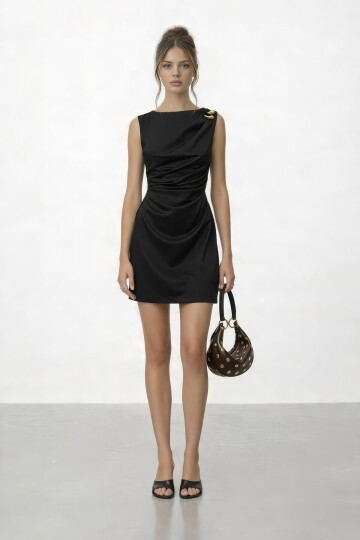 Metal Aksesuar Detaylı Kolsuz Mini Elbise