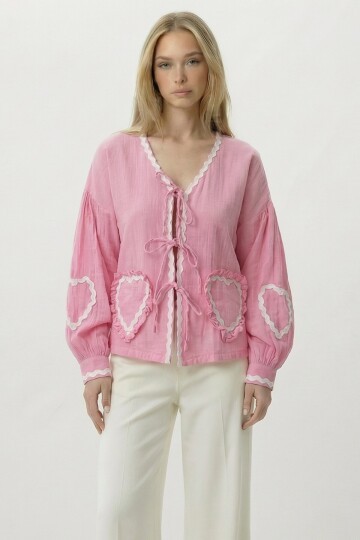 Pembe Kalp Nakışlı Bağlamalı Mevsimlik Ceket