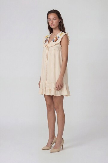 Robası Nakışlı Bağlama Detaylı Önü Düğmeli Keten Elbise