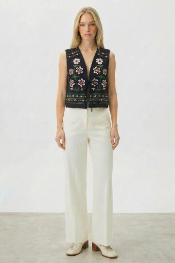 Siyah Nakışlı Bağcık Detaylı Tasarım Ham Keten Yelek