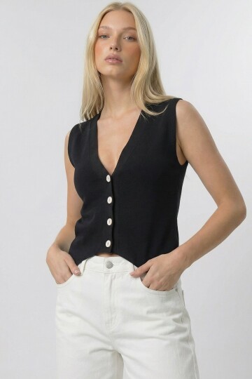 Siyah V Yaka Düğmeli Yazlık Triko Yelek